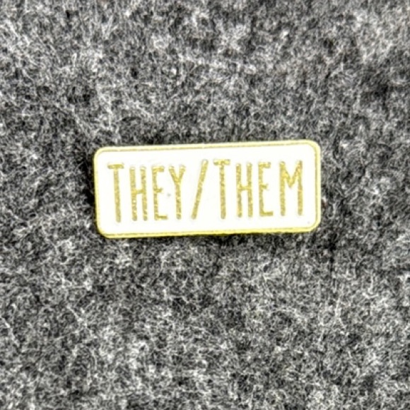 Gold Rectangular Pin - Picture 1 of 2